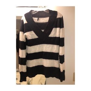 RVCA Striped V neck sweater size L
